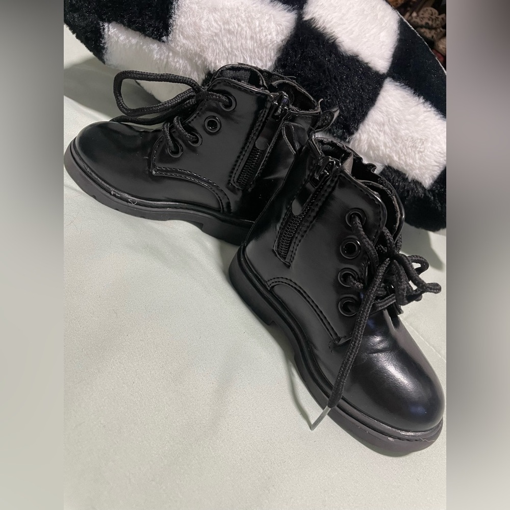 Comfy Kids Black Lace-Up Boots - Picture 5 of 10